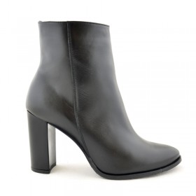 Botki damskie czarne na obcasie słupkowym z włoskiej skóry licowej 950